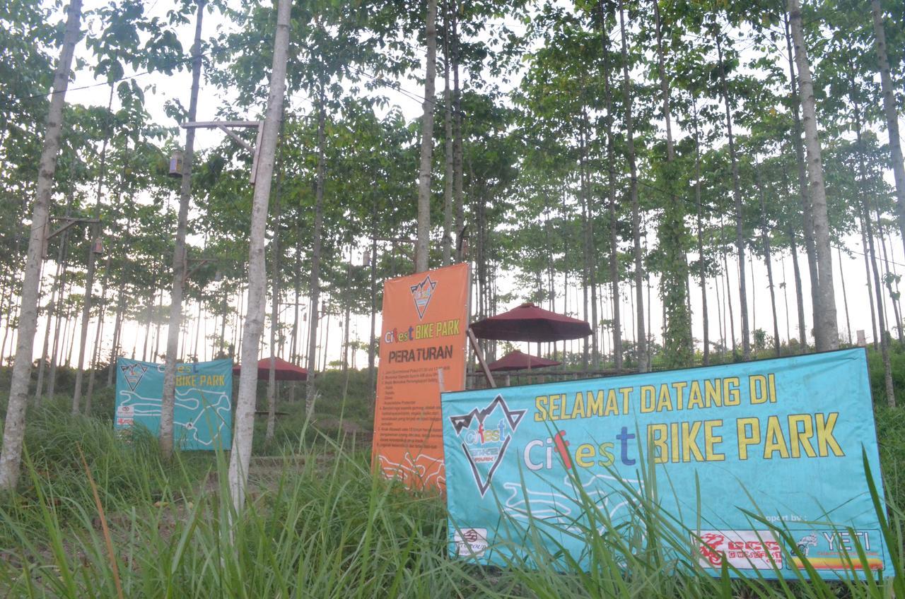 Ibis Budget Cikarang Festival Μπεκάσι Εξωτερικό φωτογραφία
